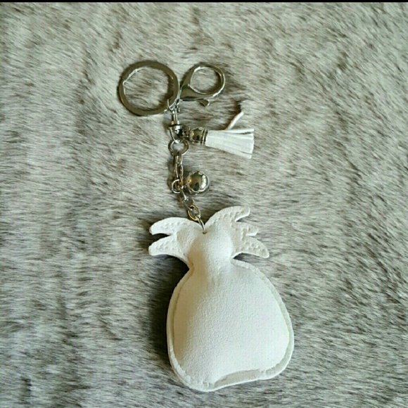 🍍Back in Stock! White Pineapple Key Chain🍍 - Picture 3 of 4